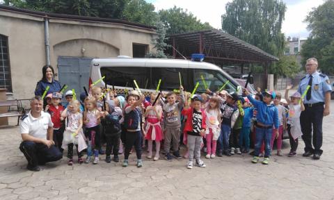 Komendę Straży Miejskiej odwiedziły dwie grupy przedszkolaków z „Czarodziejskiej Akademii” Życie Pabianic