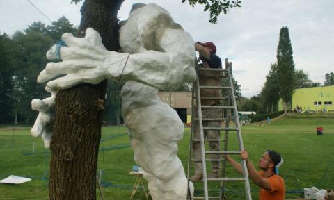 Renowacja rzeźb Tomasza Koclęgi Życie Pabianic
