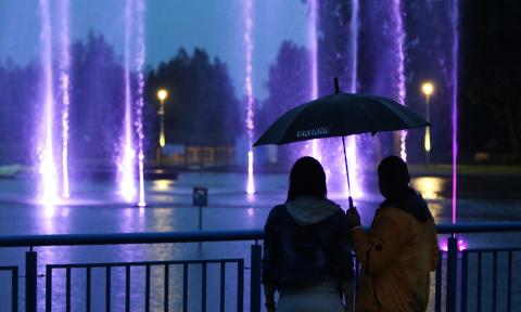 Pokaz świecących fontann na Lewitynie Życie Pabianic