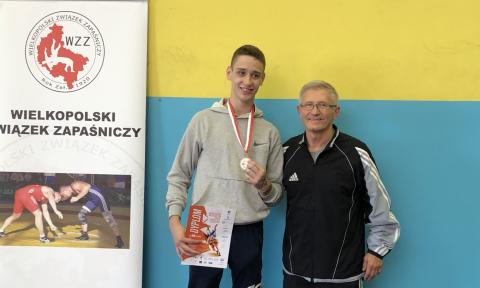 Jakub Błachowicz (PTC) z trenerem Waldemarem Sawoszem Życie Pabianic