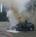 Citroen zapalił się na parkingu Biedronki przy Piotra Skargi Zycie Pabianic