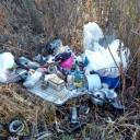 śmieci na polach Życie Pabianic