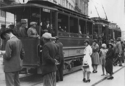 Napad na tramwaj, Życie Pabianic