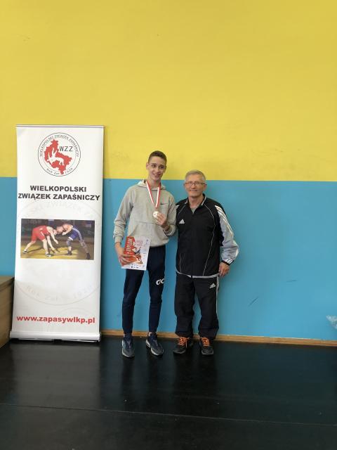 Jakub Błachowicz z PTC z medalem mistrzostw Polski Życie Pabianic