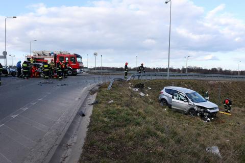 Groźny wypadek na wiadukcie nad S14, na ulicy Rypułtowickiej Życie Pabianic