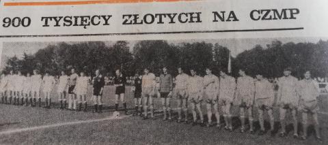 Piłkarze Łodzi i Warszawy grali na wypełnionym po brzegi pabianickim stadionie Życie Pabianic