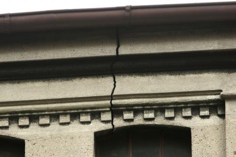 Groźba katastrofy budowlanej: Urzędnicy opuścili budynek przy ulicy Narutowicza Życie Pabianic