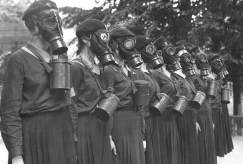 rok 1939: ćwiczenia przeciwgazowe kobiet