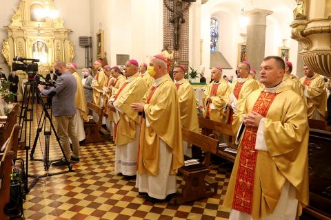 Konferencja Episkopatu Polski: msza w kościele św. Mateusza Życie Pabianic