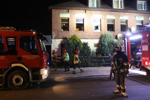 Ulica Ksawerowska: pożar w kamienicy. Mężczyzna jest poważnie poparzony Życie Pabianic