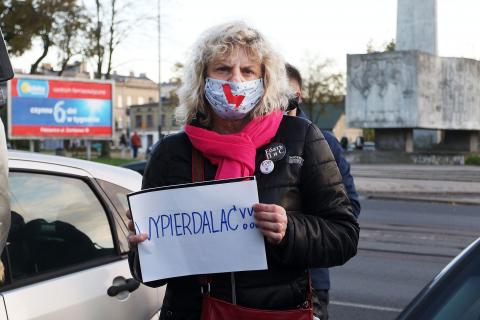 Strajk kobiet przed biurem senatora PiS Macieja Łuczaka Życie Pabianic