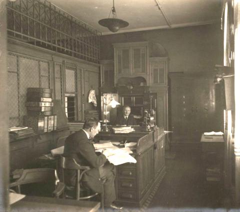 Kasa w pabianickiej fabryce. 1926 rok, historia