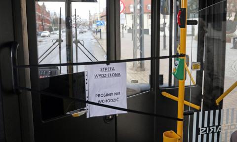 MPK Łódź wydzieliło strefę buforową dla pasażerów w Z41 Życie Pabianic