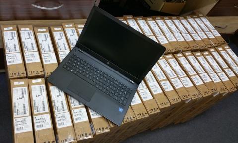 Laptopy dla uczniów z pabianickich szkół Życie Pabianic