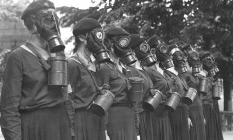 rok 1939: ćwiczenia przeciwgazowe kobiet