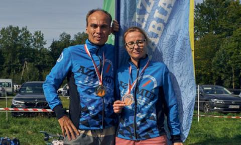 Tomasz Tkaczuk i Katarzyna Konc (oboje Azymut) z medalami mistrzostw Polski Życie Pabianic