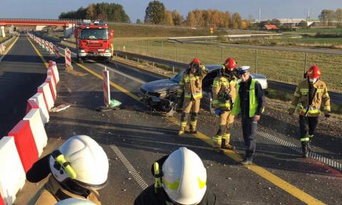 S14: samochód rozbił się na szykanie drogowej