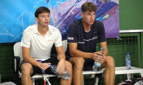 Szymon Kielan (z prawej) z Dominikiem Nazarukiem wygrali turniej debla w Warszawie Życie Pabianic
