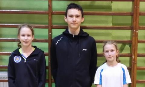Badmintoniści UKS Korona wywalczyli trzy medale w Miastku Życie Pabianic