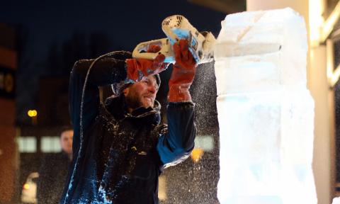 Mistrzowie rzeźbienia w lodzie przyjadą do Tkalni Życie Pabianic