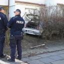 Kierowca wjechał w budynek przy ulicach Skłodowskiej i Sienkiewicza, i uciekł Życie Pabianic
