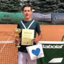 Oskar Szymczak (PKT) dotarł do finałów dwoch turniejów tenisowych Życie Pabianic