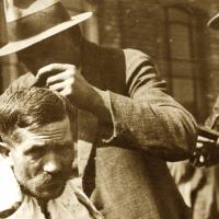 Strajki fryzjerów w Pabianicach, autor artykułu: Roman Kubiak