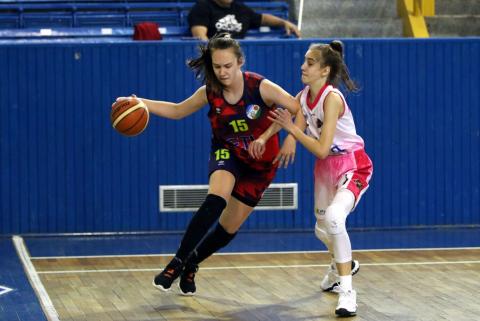 Amelia Canert (nr 15) rzuciła dla koszykarek PTK w Lublinie 60 punktów Życie Pabianic