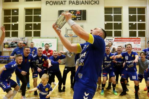 Piłkarze ręczni Pabiksu świętowali awans do I ligi Życie Pabianic