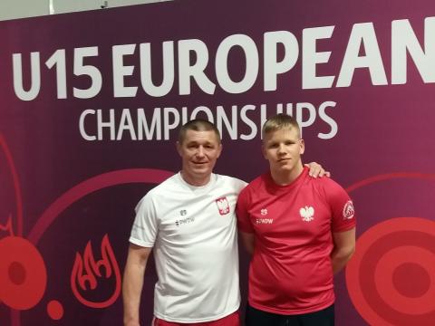 Grzegorz Szyszka (z lewej) i Olivier Maksymowicz podczas zapaśniczych mistrzostw Europy u-15 w Sofii Życie Pabianic