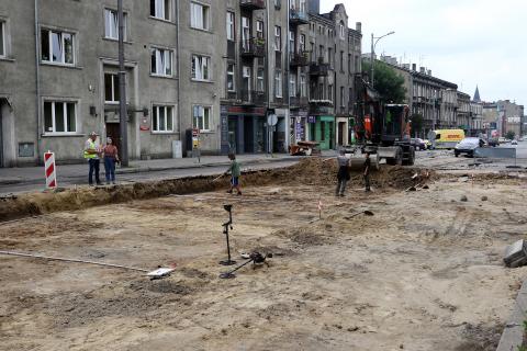 Archeolodzy odnaleźli już prawie sto trumien pod ulicą Warszawską! Życie Pabianic