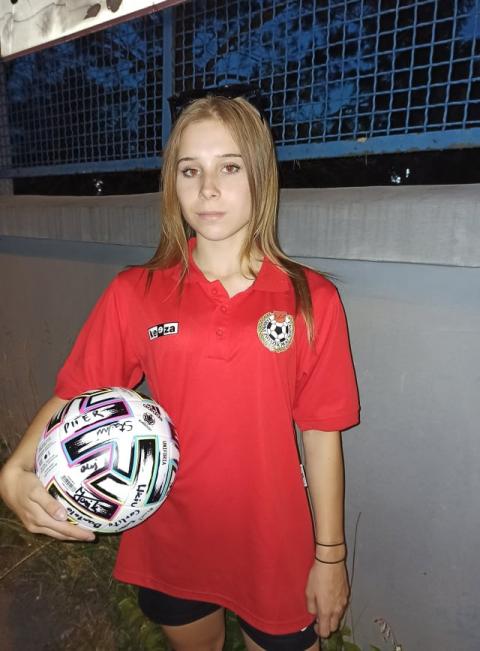Suzanna Adamczyk gra w piłkę we Włókniarzu Życie Pabianic