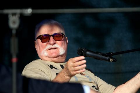 Lech Wałęsa odwiedził Pabianice na zaproszenie KOD. Spotkanie poprowadził Maciej Stuhr Życie Pabianic