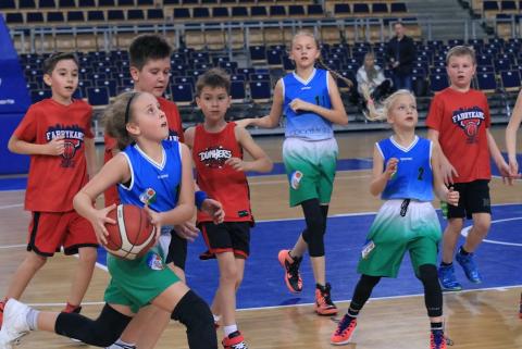 Adepci koszykówki z Pabianic grali w Atlas Arenie Życie Pabianic