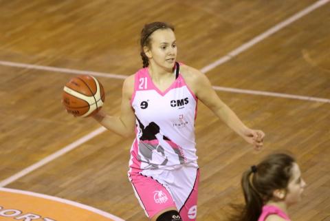 Wychowanka PTK, Wiktoria Stasiak zadebiutowała w ekstraklasie koszykarek Życie Pabianic