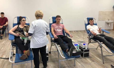 Uczniowie z ZS3 oddają krew Życie Pabianic