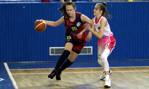 Amelia Canert (nr 15) rzuciła dla koszykarek PTK w Lublinie 60 punktów Życie Pabianic
