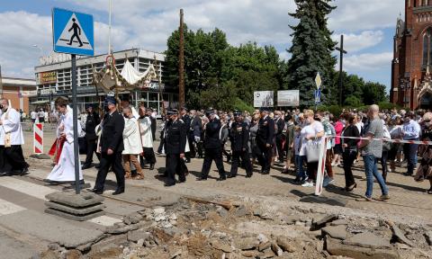Procesja Bożego Ciała przeszła remontowaną ulica Zamkową Życie Pabianic