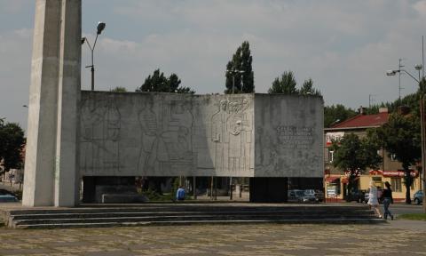 Zniknie pomnik ze Starego Rynku w Pabianicach