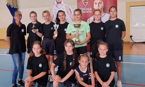Koszykarki PTK wygrały turniej Gortat Cup  Zycie Pabianic