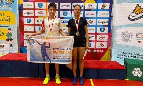 Badmintoniści UKS Korona z medalami Grand Prix Życie Pabianic