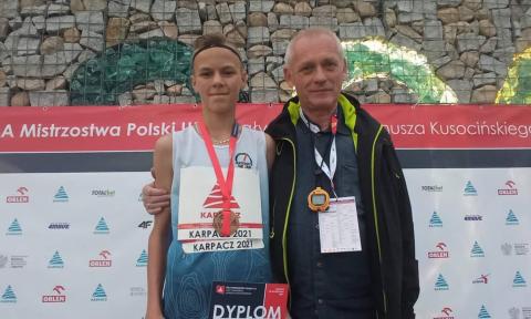 Kacper Kurowski (Azymut) wraz z trenerem Jerzym Woźniakiem Życie Pabianic