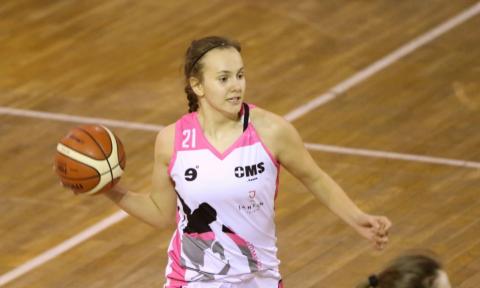 Wychowanka PTK, Wiktoria Stasiak zadebiutowała w ekstraklasie koszykarek Życie Pabianic