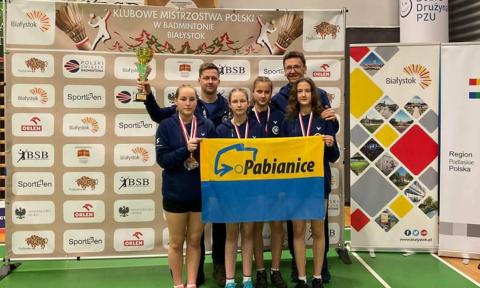 Klubowe wicemistrzynie Polski młodziczek w badmintonie - UKS Korona Pabianice Życie Pabianic