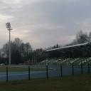 Kryta trybuna na stadionie MOSiR w Sieradzu Życie Pabianic