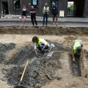 Archeolodzy odnaleźli już prawie sto trumien pod ulicą Warszawską!
