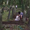 Sprzątanie cmentarza żydowskiego w Pabianicach Życie Pabianic