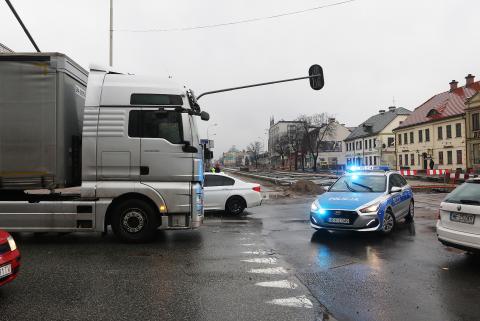 Ciężarówka potrąciła pieszego przy SDH Życie Pabianic