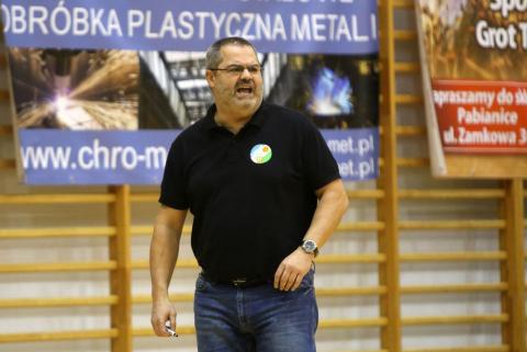 Piotr Rozwadowski, trener koszykarek Grota F&F Automatyka Pabianice Życie Pabianic