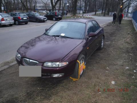 600 złotych mandatu za parkowanie na zakazie Życie Pabianic